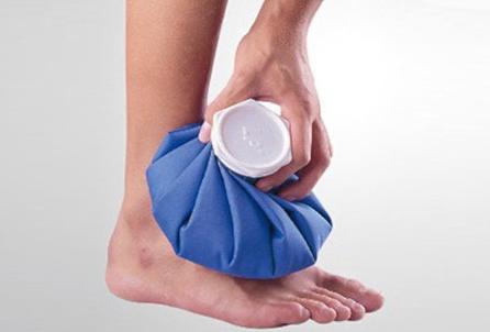 脚崴了如何判断是否伤到筋了,脚崴了怎样判断伤骨头