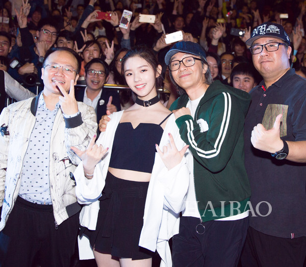 “美人鱼”专属夏日青春气息！「报君潮流眼」之林允：穿上粉红小礼裙，化身灵动潇洒的白日梦女！