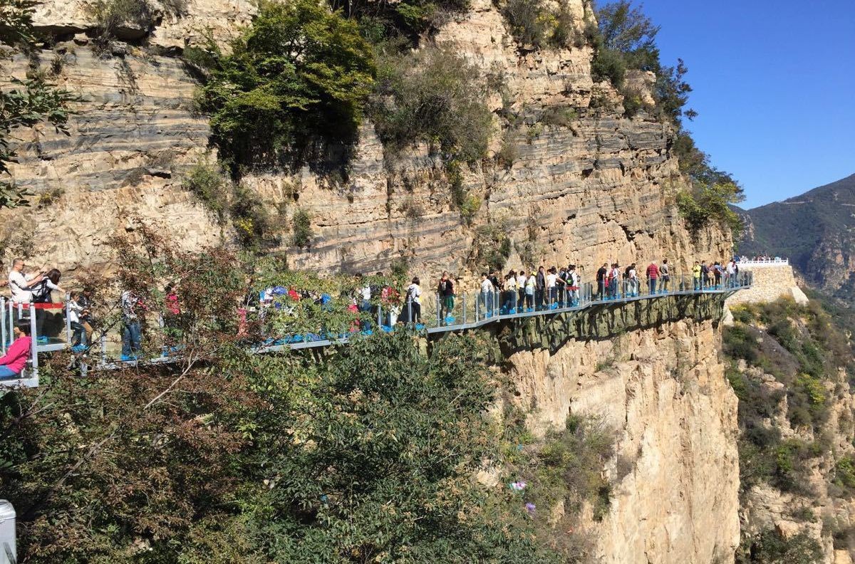 国内刺激的栈道,长假高空玻璃栈道