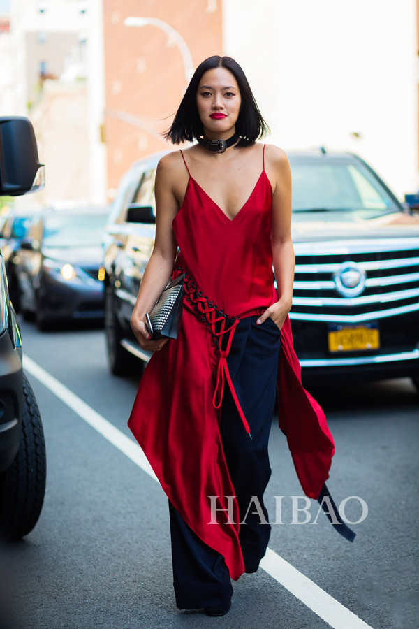 “美人鱼”专属夏日青春气息！「报君潮流眼」之林允：穿上粉红小礼裙，化身灵动潇洒的白日梦女！