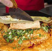 煎饼摊真的轻松月入三万,煎饼大妈月收入三万你也想试试吗