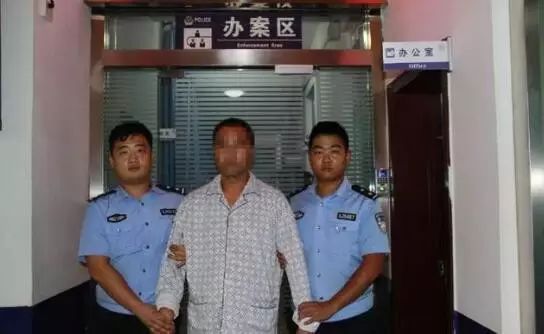 一男子怀疑老婆与人有染,男子疑妻与人有染杀8人