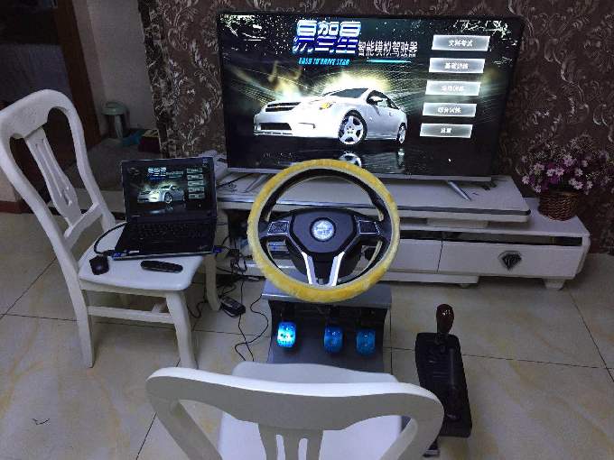 科目三挂了小伙买驾驶模拟器练习要自学成才