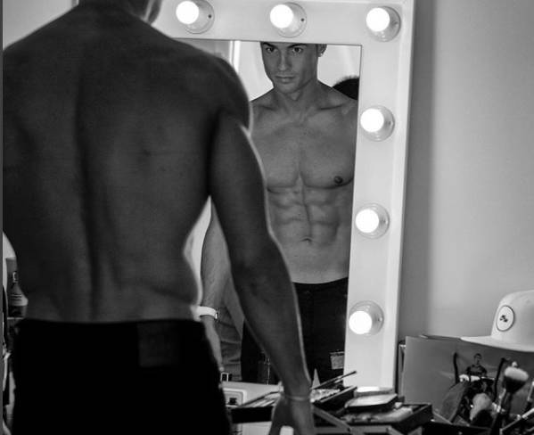 c罗的肌肉是自然还是科技,c罗的肌肉特别像李小龙