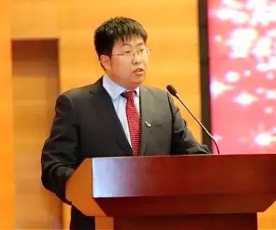 会开飞机的机器人,会开飞机的建筑师