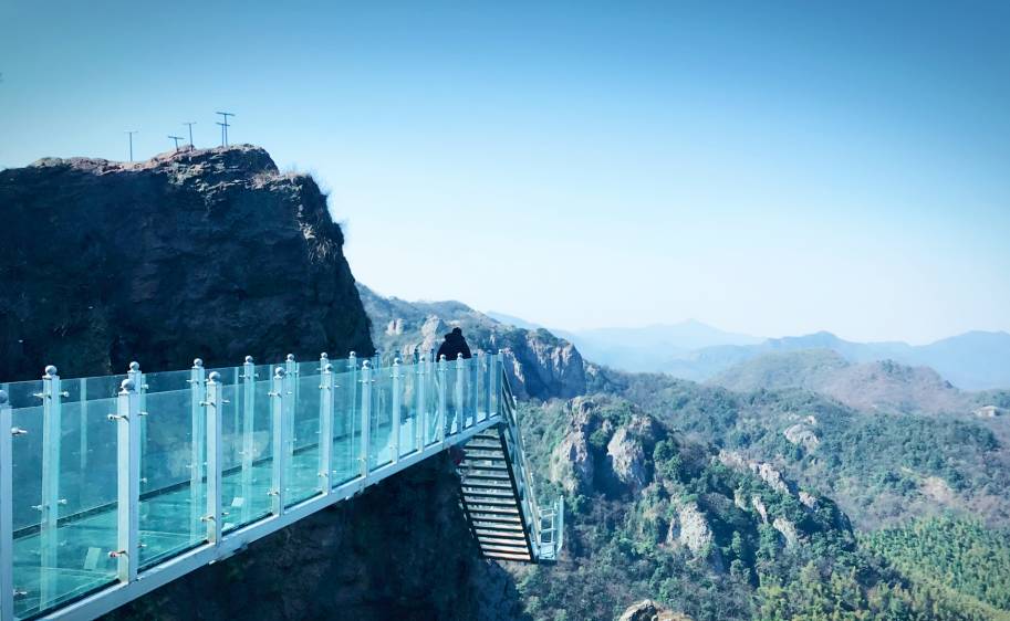 国内刺激的栈道,长假高空玻璃栈道
