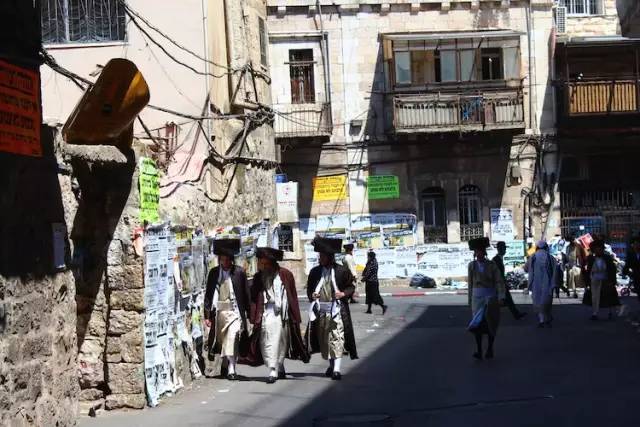 不止眼前的苟且还有远方的苟且,生活不止眼前的苟且还有远方英文