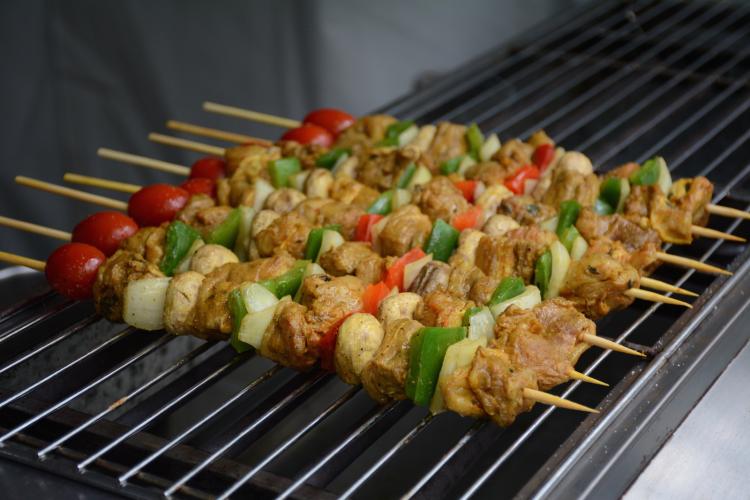 朋友，侬酒量哪能？国庆节去共青森林公园拼一杯吧，iPhone8等着你