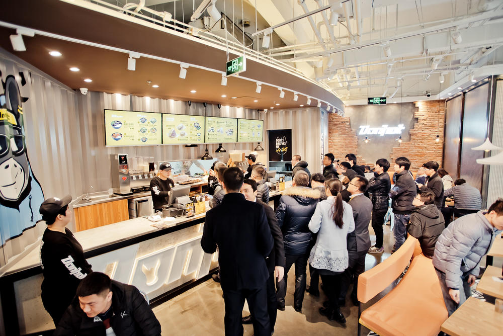 他家驴火店混搭嘻哈风吃完来段freestyle两国开张获投1千万