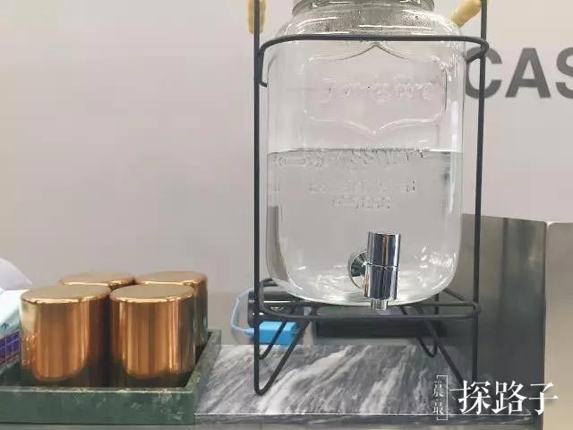 探路子丨价格堪比免税店！在这间「仓库」里居然还能买到断货口红！