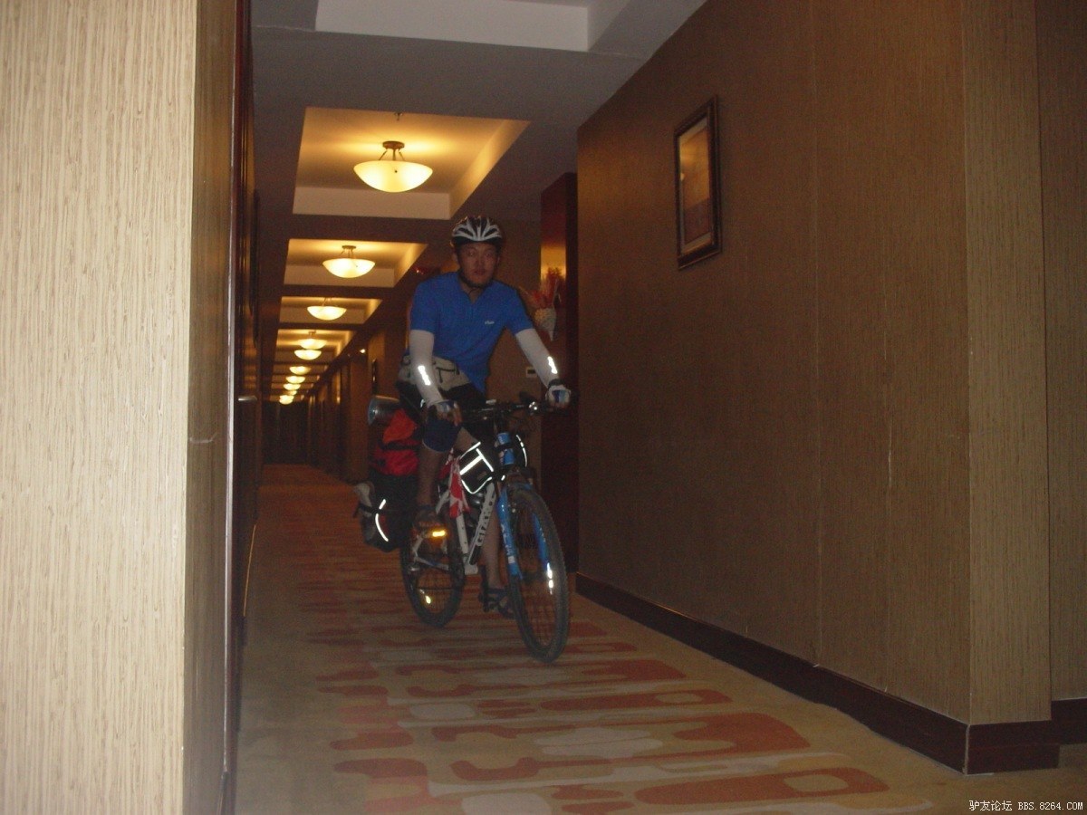 一个人一台车到西藏,一个人一辆车直通拉萨