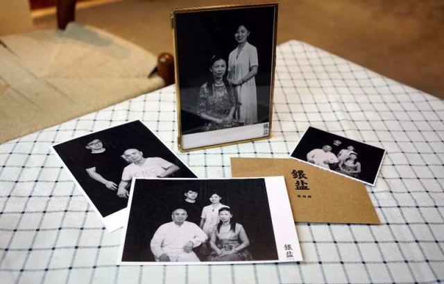 没有数码、不用PS，这间照相馆里的每一记快门，都是凝固的时光