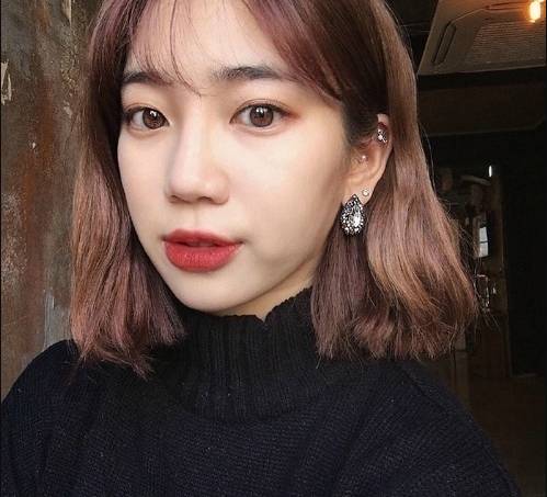 显脸小发型女2021流行发型,40-50岁脸大脖子短发型显脸小的