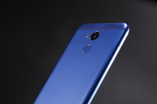 360vizza手机怎么样,360手机vizza全新配色小镇蓝