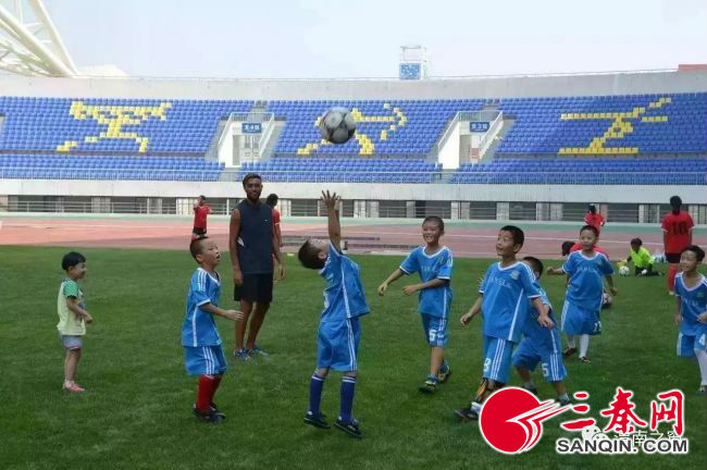 灞辨按涓轰即浜竴浠戒埂閲庣殑鑷劧瀹侀潤,灞辨按鐩镐即缇庢枃