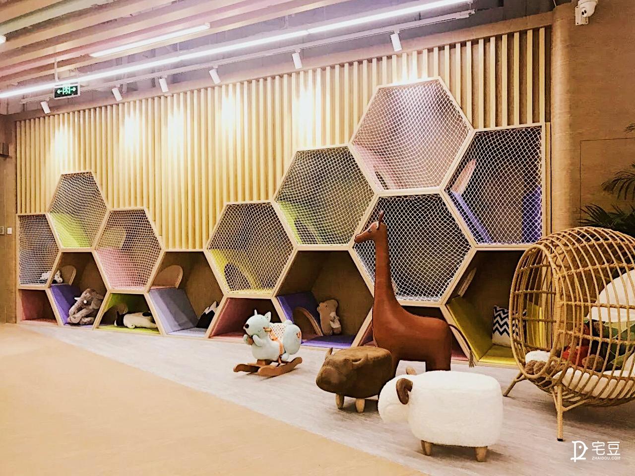 原始森林？动物园？银河系？托儿中心大改造