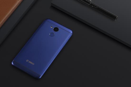 360vizza手机怎么样,360手机vizza全新配色小镇蓝