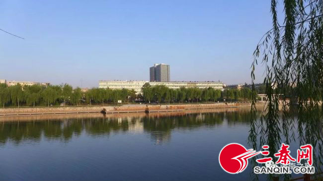 灞辨按涓轰即浜竴浠戒埂閲庣殑鑷劧瀹侀潤,灞辨按鐩镐即缇庢枃