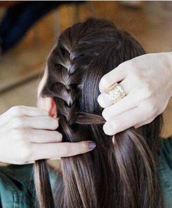 时髦好看的几款编发赶紧学起来,一款百搭编发一学就会美翻了