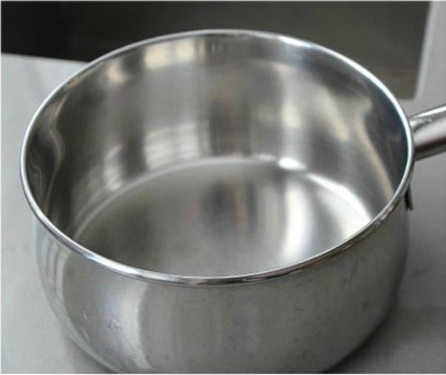 小苏打和洗发水一起用,洗发水加小苏打反应