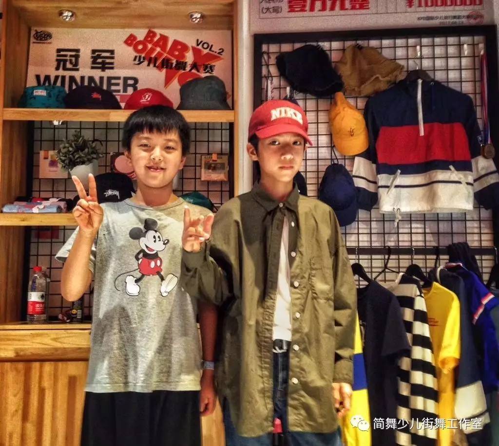 一步一步教我们小孩学街舞,怎么从小培养小孩子学习街舞