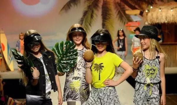 征服威廉王子一家的西班牙童装是怎样的呢？一起来看看吧