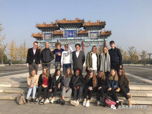 浜ゆ祦浠栧浗鏂囧寲,涓鏂囧寲浜ゆ祦瀛︾敓