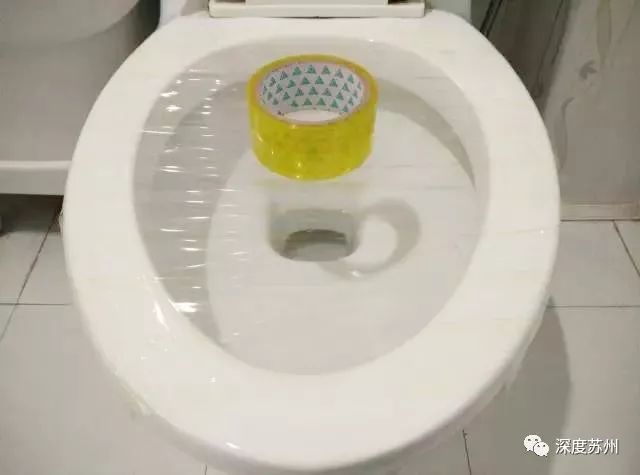 抽水马桶的冲水按钮按下去没反应,马桶水箱上有两个冲水按钮