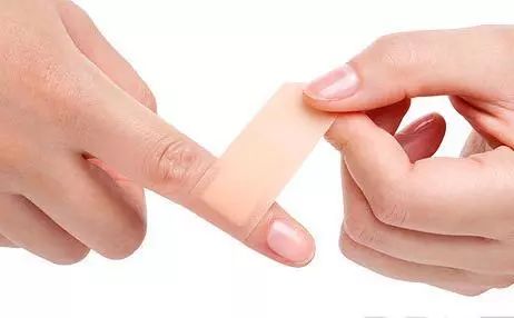 嚼服的药可以温水送服吗,吃药可以热水送服吗