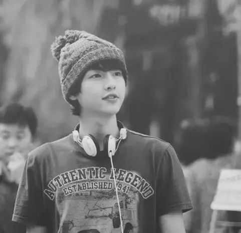 宋仲基和宋慧乔视频,宋钟基权志龙