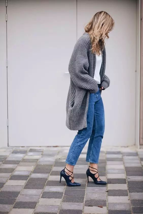 咖色毛衣搭配什么颜色外套最佳,开衫毛衣外套时髦洋气怎么搭配