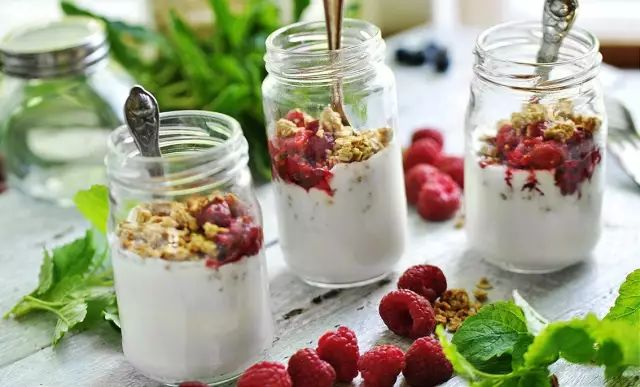 超好吃谷物0蔗糖酸奶,酸甜香脆谷物酸奶