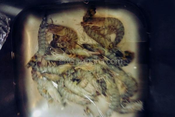 清炒虾仁怎么做视频播放,清炒虾仁焯水好还是直接过油炒