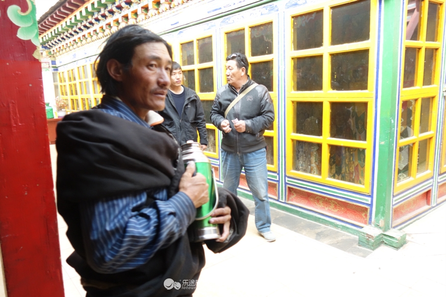 从楚布寺里的遮止说起