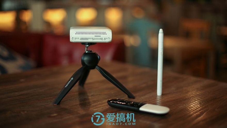 微型触控投影TouchjetPond智能触控投影仪评测