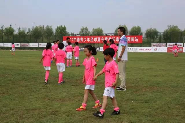 足球青训8-9岁孩子主要练什么,足球青训启蒙训练2-4人