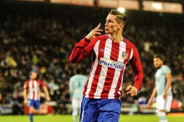 穿长袖踢球的球星,野球场穿什么球衣的一看就是高手