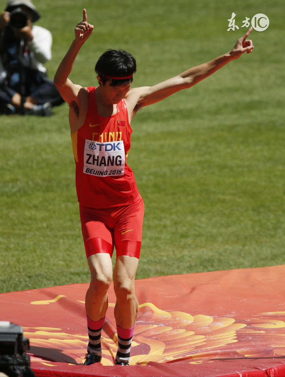 打碎尘封17年的跳高记录,连续三次创造男子跳高世界纪录