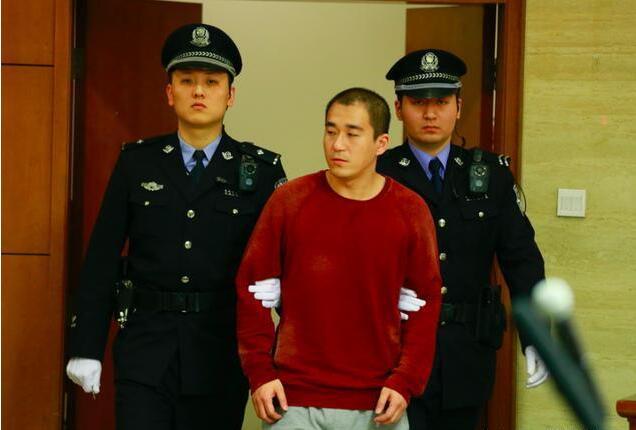 最坑爹星二代，两次入狱还暴打女友，老爹亲自道歉却仍不知悔改！