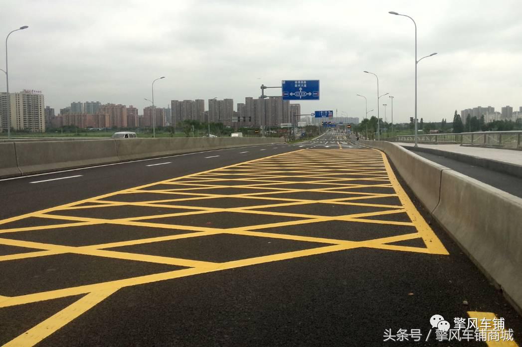 道路中间黄线虚线的含义是什么,道路两边的白线虚线是什么意思