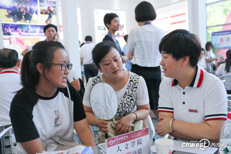 陕西三本及高职院校招生咨询会开幕特点展示引人眼球