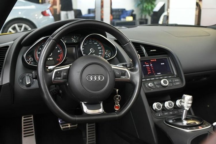 奥迪r8spyder赛道版,奥迪r854万