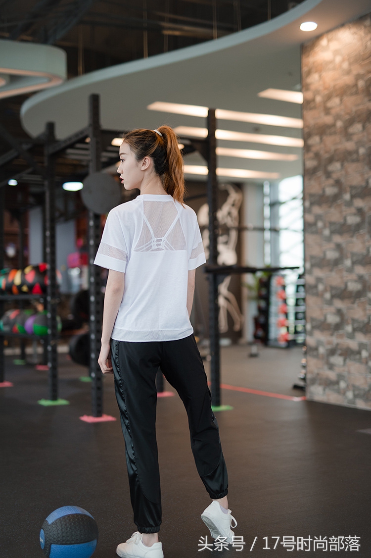 瑜伽女神运动健身夏季韩版速干透气性感背心，穿出你的优雅与文静！