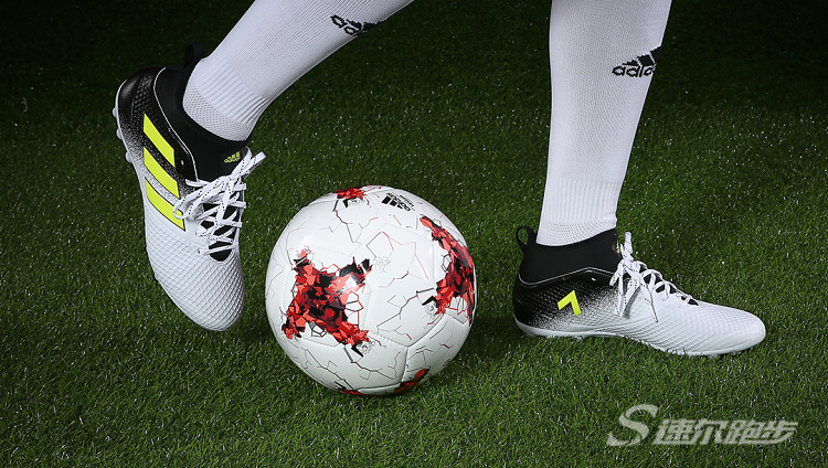 中场适合什么足球鞋,适合中场控制型球员的足球鞋