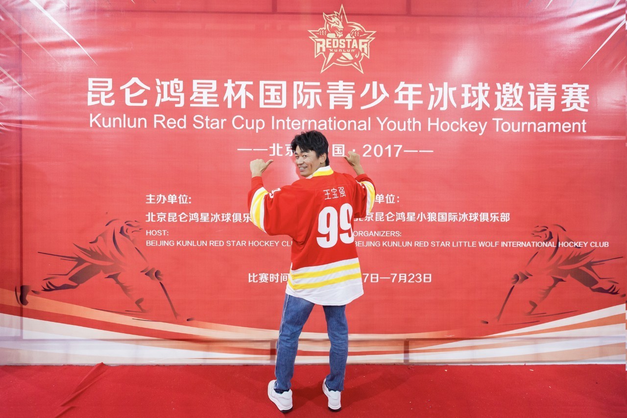 说真的知道王宝强代言中国冰球的那一刻我是有点懵逼的
