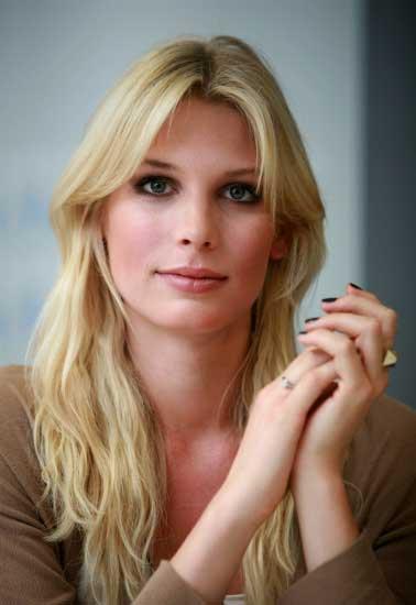 日本足球明星女友,足球明星萨拉女友