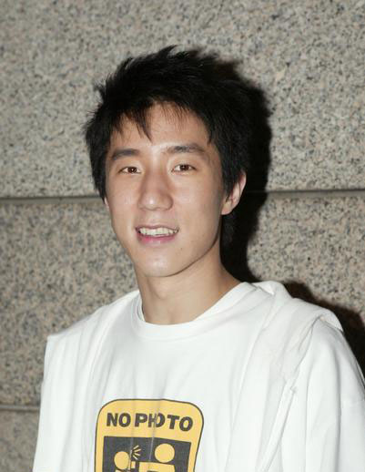 最坑爹星二代，两次入狱还暴打女友，老爹亲自道歉却仍不知悔改！