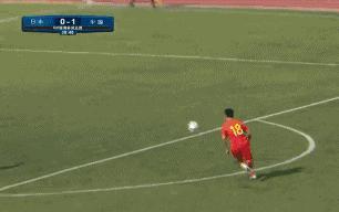 中国足球争气了2:1击败日本队！在柬中国球迷功不可没……