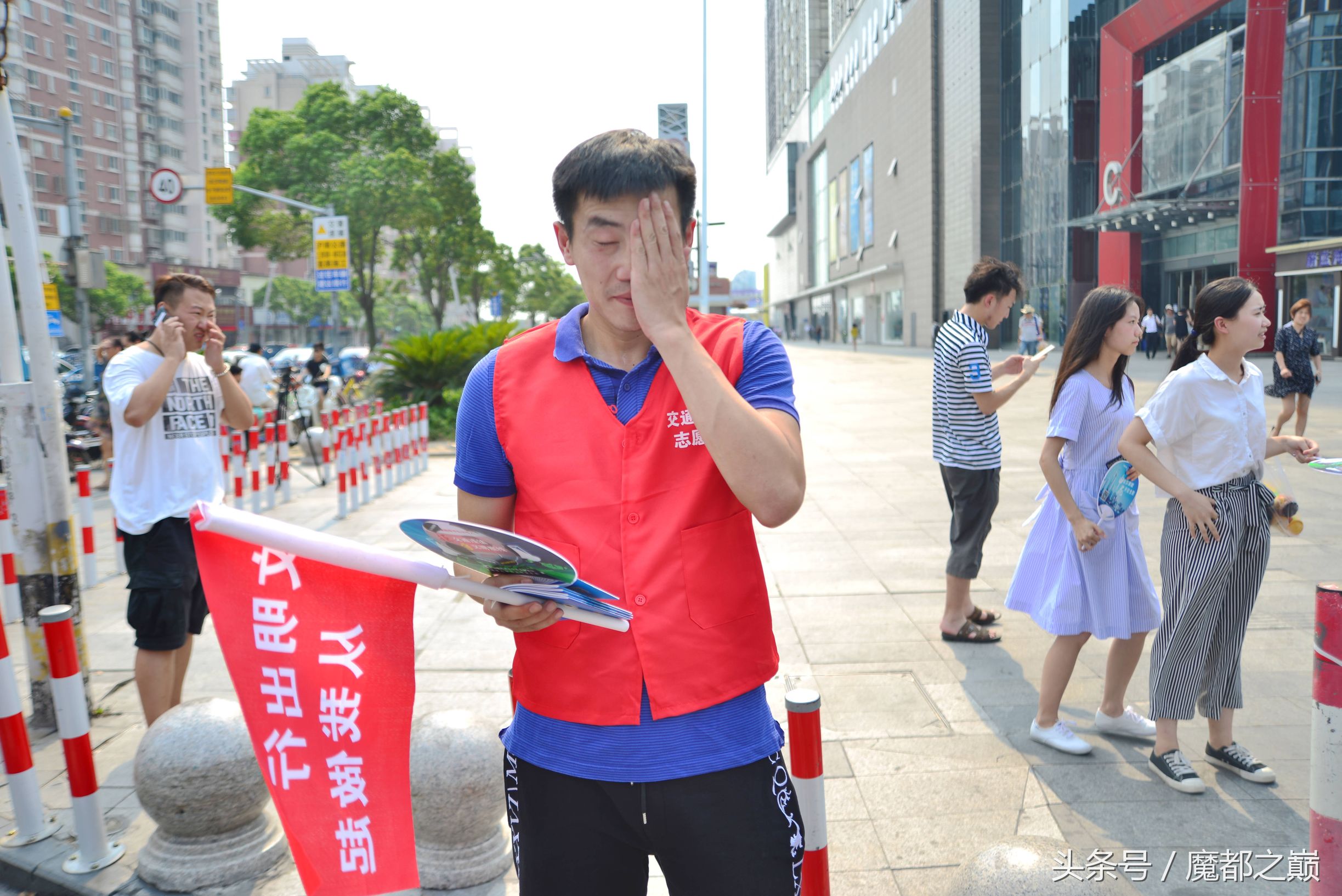 上海申花球员街头,申花新援在上海街头活动