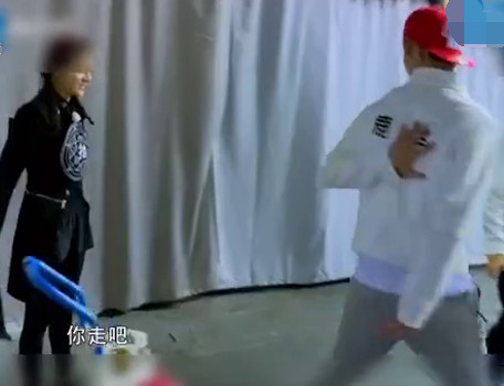 热巴乔欣鹿晗,鹿晗当众给关晓彤秀球技